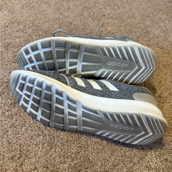 Adidas tennis shoes - Picture 3 of 4